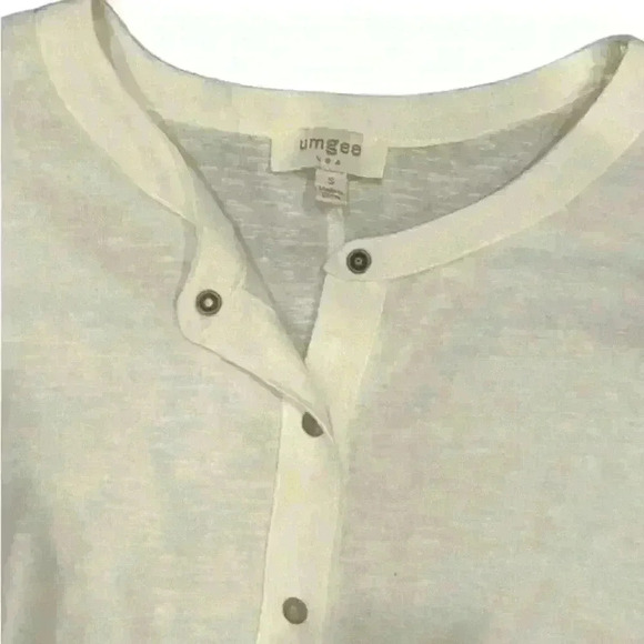 Umgee Women’s Linen Buttoned Blouse - Picture 2 of 3